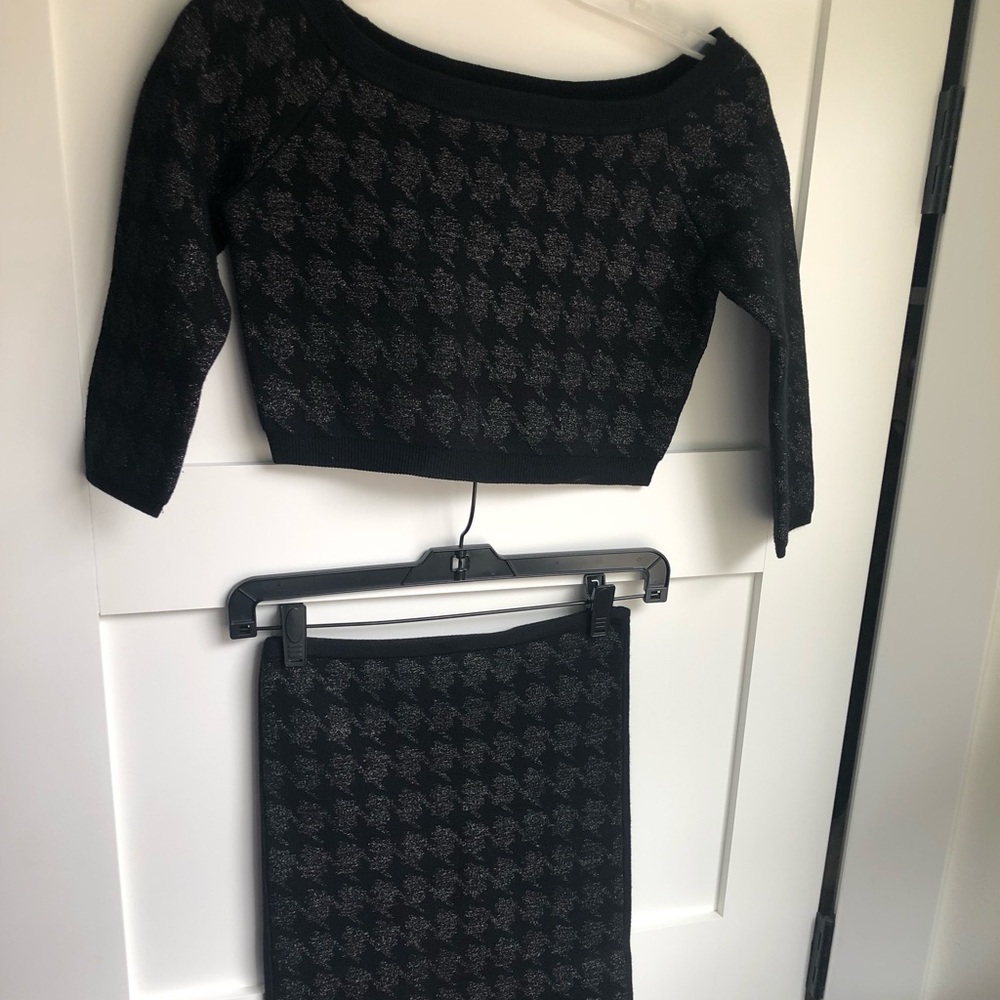 Gorgeous GUESS by MARCIANO knit SET!!